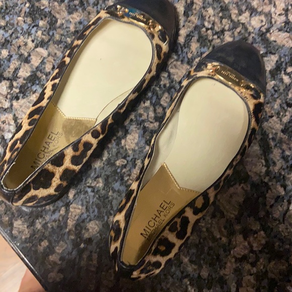 Cute Michael kor cheetah print flats - Picture 1 of 3